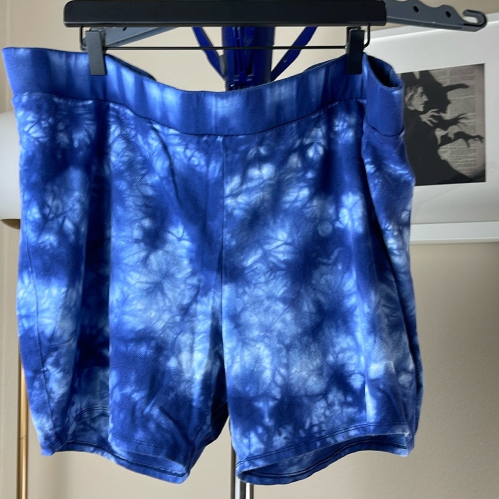 Torrid blue tie dye bike shorts size 5
